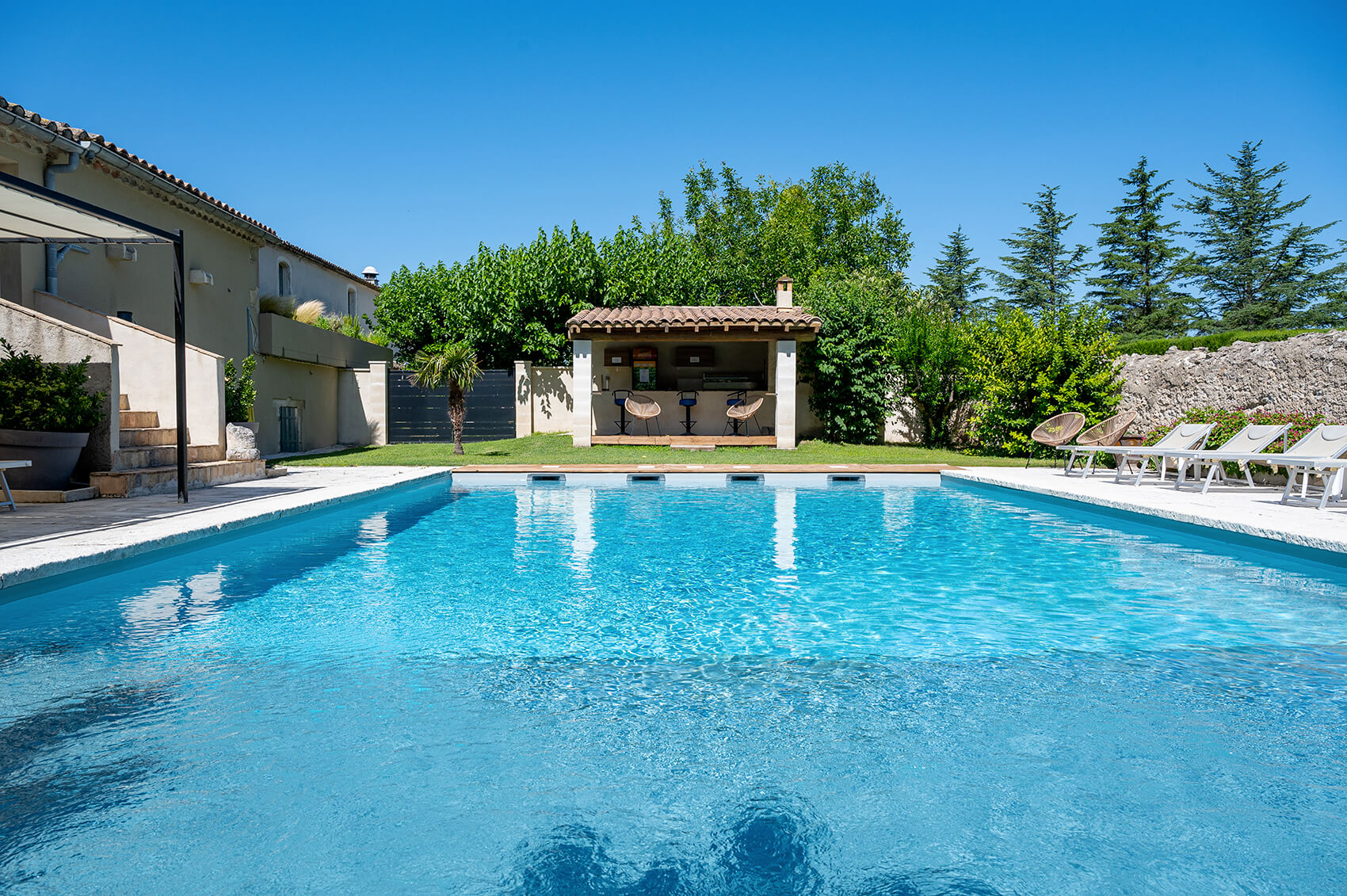 Chateau de Servanes hotel restaurant piscine maison de famille mouriès alpilles