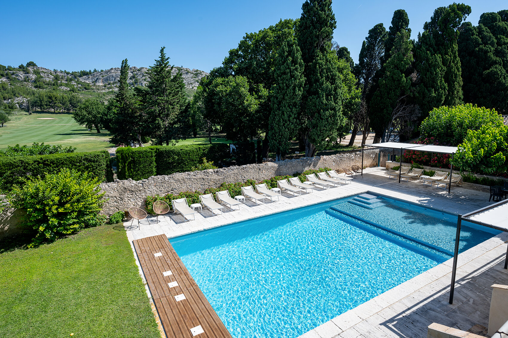 Chateau de Servanes hotel restaurant piscine maison de famille mouriès